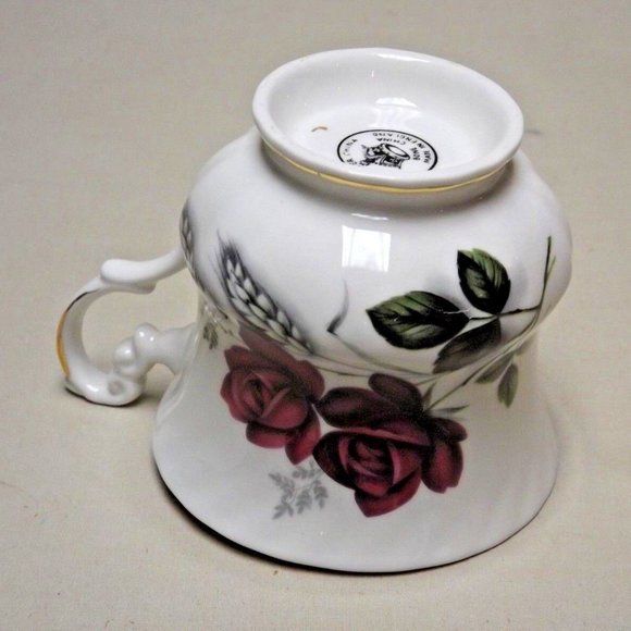 Royal Dover Bone China England Red Roses Pattern Tea Cup and Saucer - Picture 14 of 14